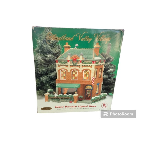 Heartland Valley Village Deluxe Porcelain Lighted Home - Picture 1 of 8